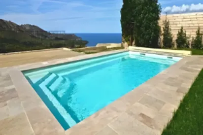 Pisciniste, constructeur de piscine coque à fond plat sur Le Bassin d'Arcachon