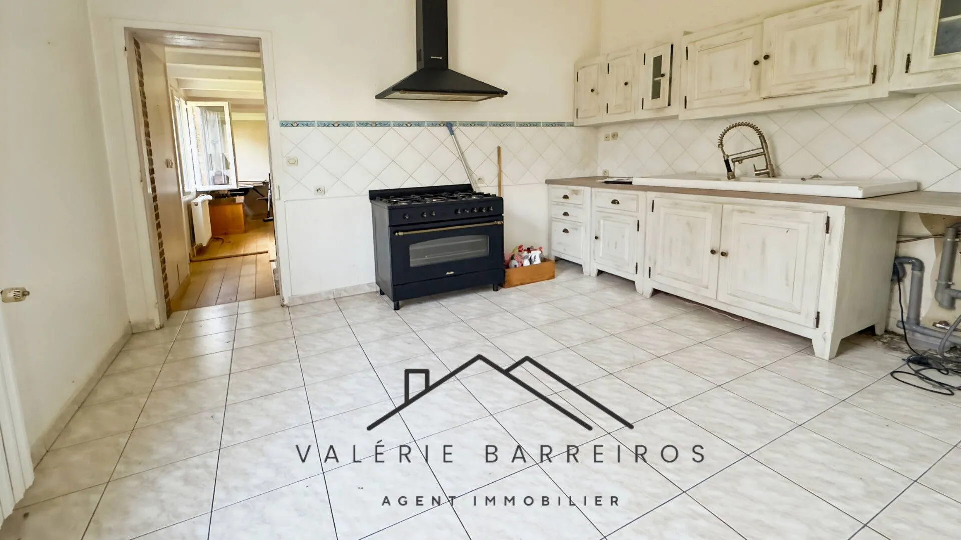 A vendre maison de maître de 113 m² habitables édifiée sur 900 m² de terrain sur la commune de CAUDEBEC LES ELBEUF 76320