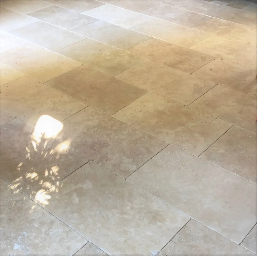 TRAVERTIN Classic Light Mix pour dallage pierre intérieur pas cher, chantier BEZIERS