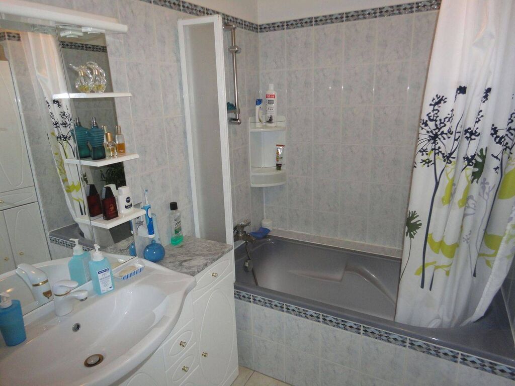 Appartement  3/4 Roquefort La Bédoule proche centre avec double vitrage et garage