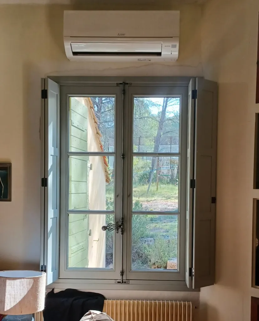 Fenêtre bois à l'ancienne sur mesure.