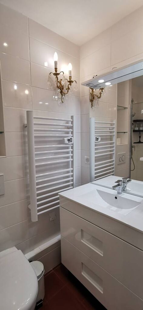 Vente appartement T2 Cassis  entièrement refait ouvrant sur balcon sur le port