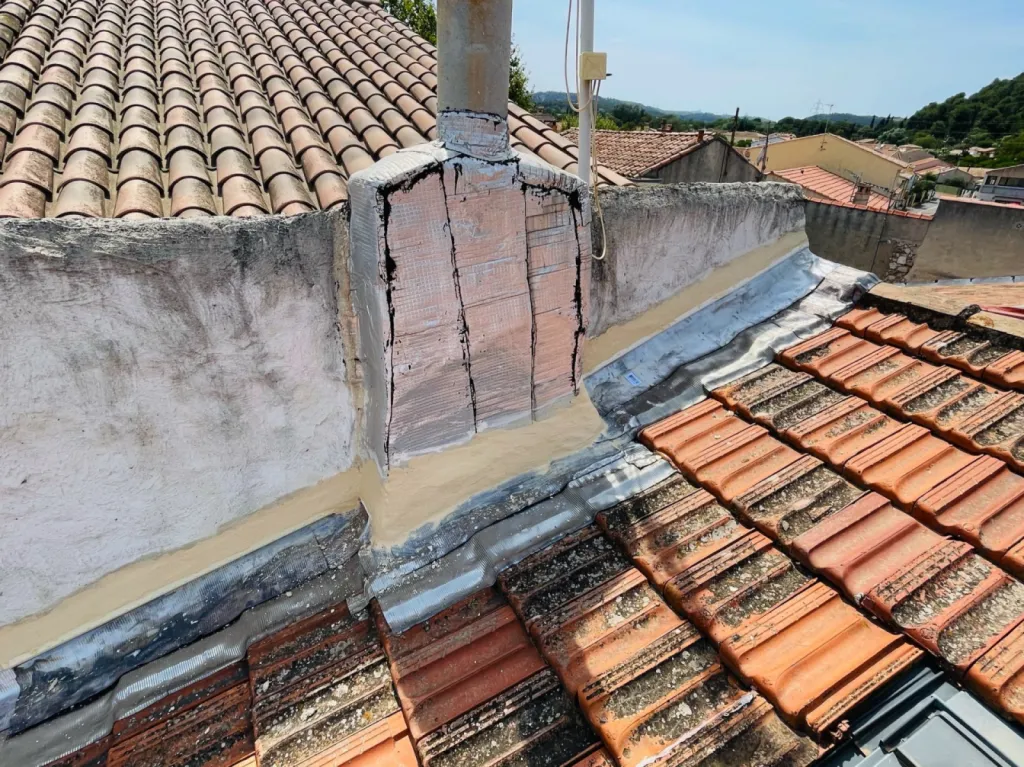 Couvreur pour changement de solin Le Rove 13740