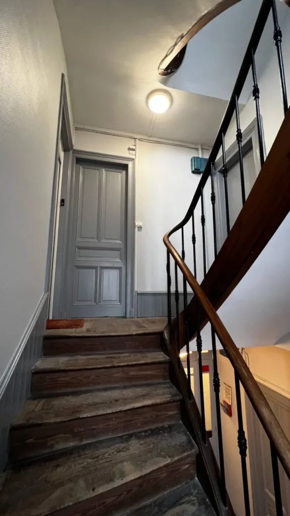Rénovation de cage d'escalier dans un immeuble de ville à Harfleur