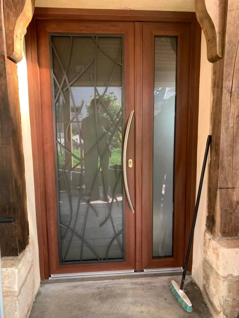 Pose d'une porte d'entrée en mixte PVC/Aluminium sur Saint Gilles de la Neuville proche Fécamp / Bolbec (76) - Fabrication française 