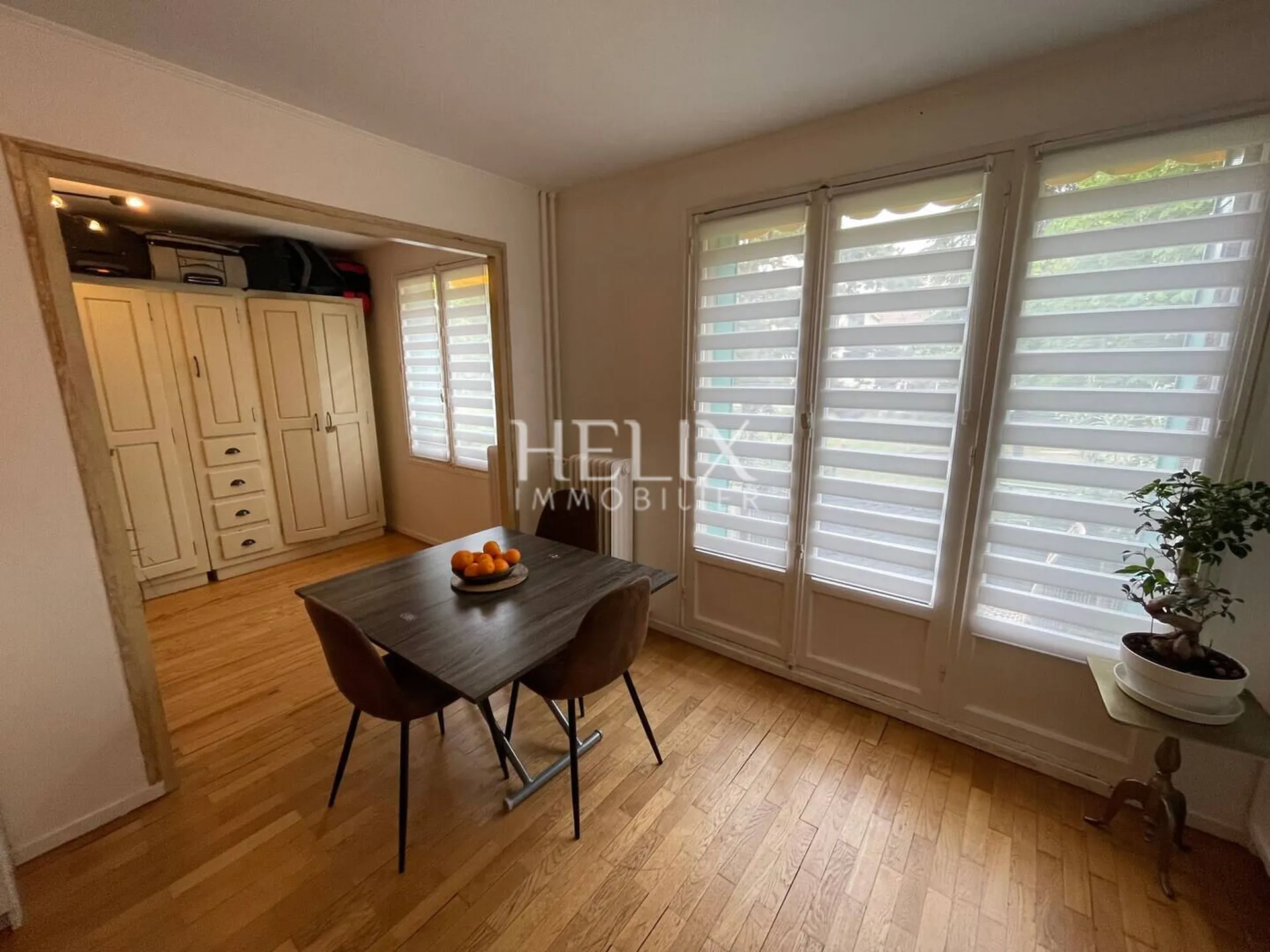 Dans un environnement paisible, au coeur de la nature, proche de toutes les commodités, 