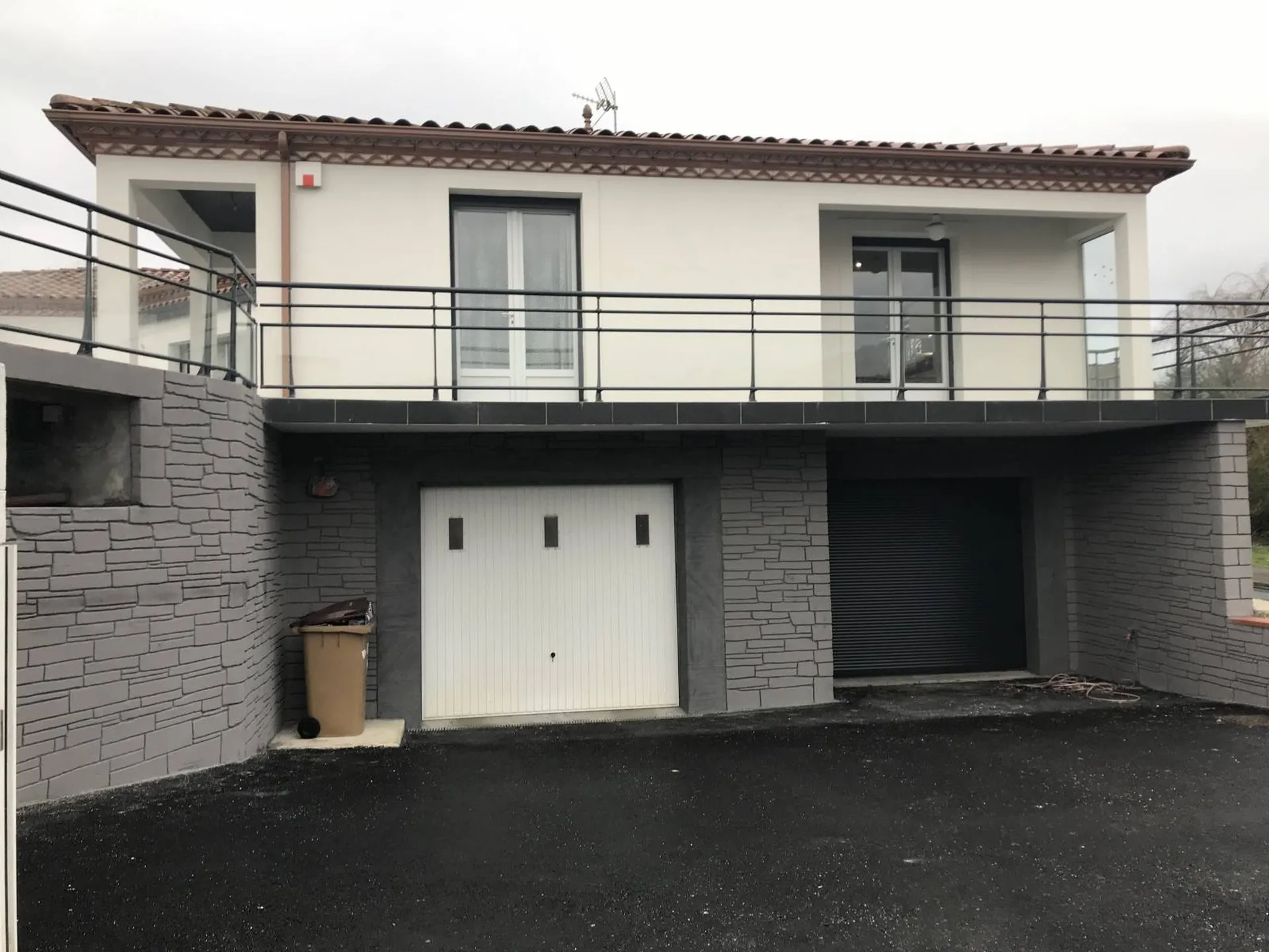 Soubassement de la maison EFFET PIERRE