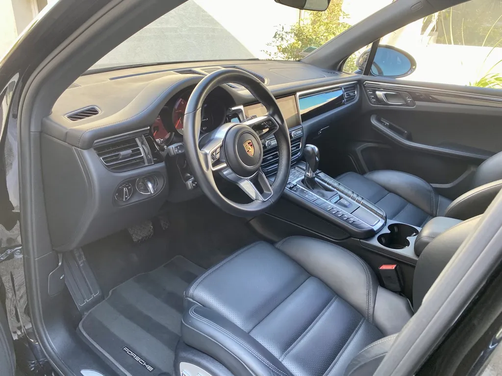 Rénovation complète de Porsche ou BMW dans notre atelier spécialisé à Carnoux proche de Marseille, La Ciotat et Aubagne