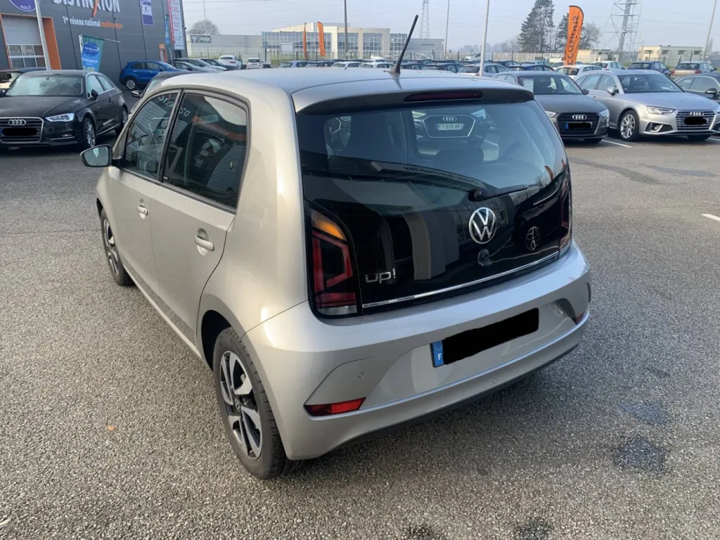 Volkswagen UP d'occasion essence 65cv proche de Caudebec