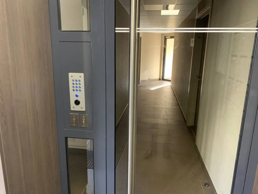 Appartement T3 avec box en sous sol dans un environnement calme et résidentiel avec jardin intérieur à Lyon 8ème