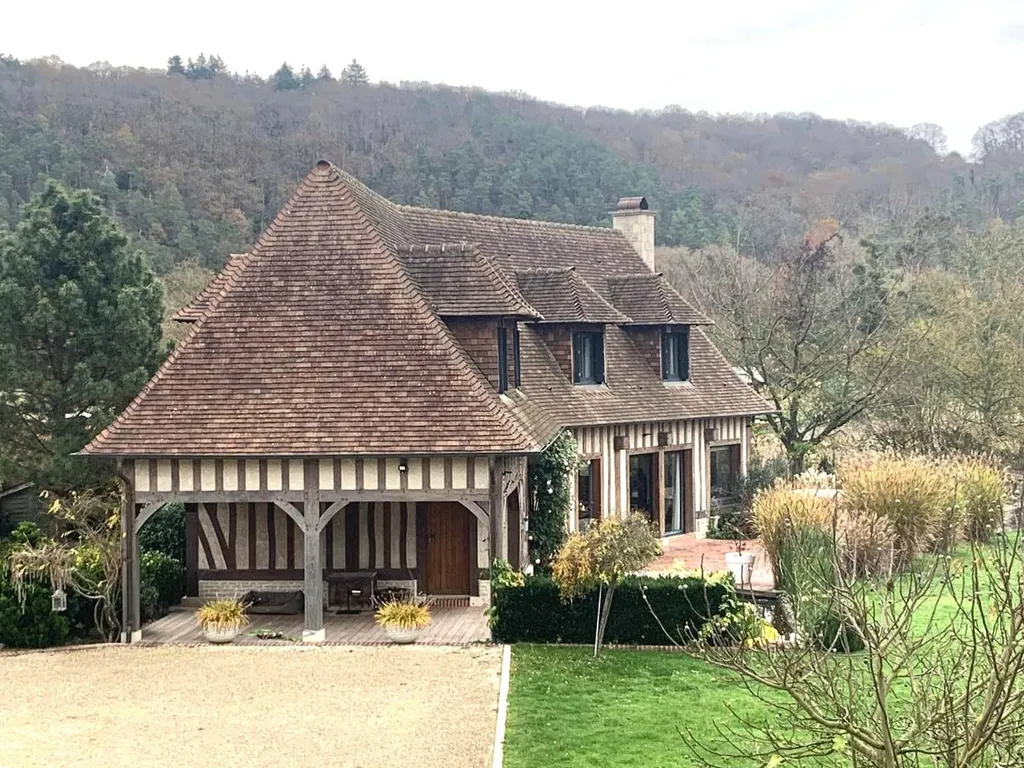 EN VENTE - En NORMANDIE, dans l'EURE à proximité de EVREUX, belle maison normande de construction récente sur un terrain d'environ 2 400m²