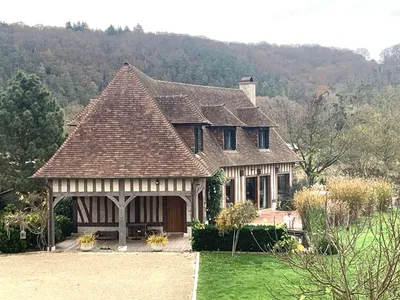 EN VENTE - En NORMANDIE, dans l'EURE à proximité de EVREUX, belle maison normande de construction récente sur un terrain d'environ 2 400m²