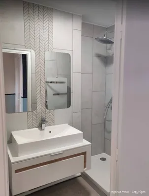 Maison totalement rénovée par architecte d’intérieur sur Marseille 13007 intégrant aménagement de salle de bain avec jardin et terrasse patio