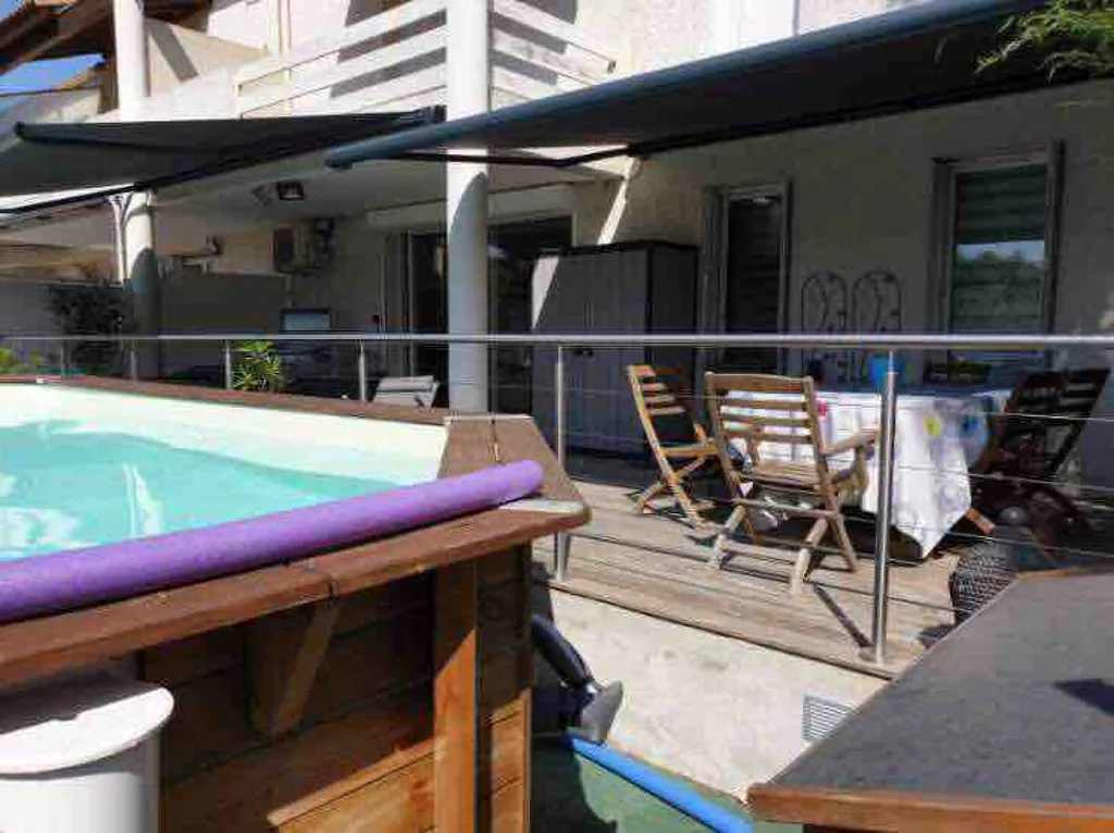 Pose d'un store  banne coffre ambre sur Martigues