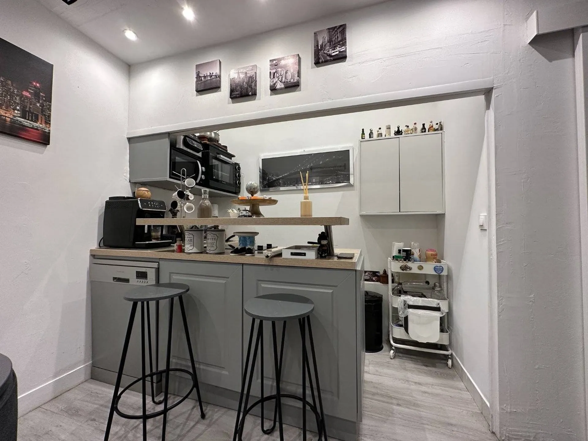 A vendre Charmant appartement au rez-de-chausséeréhabilité avec cave voûtée, à deux pas de la plage de Dieppe.