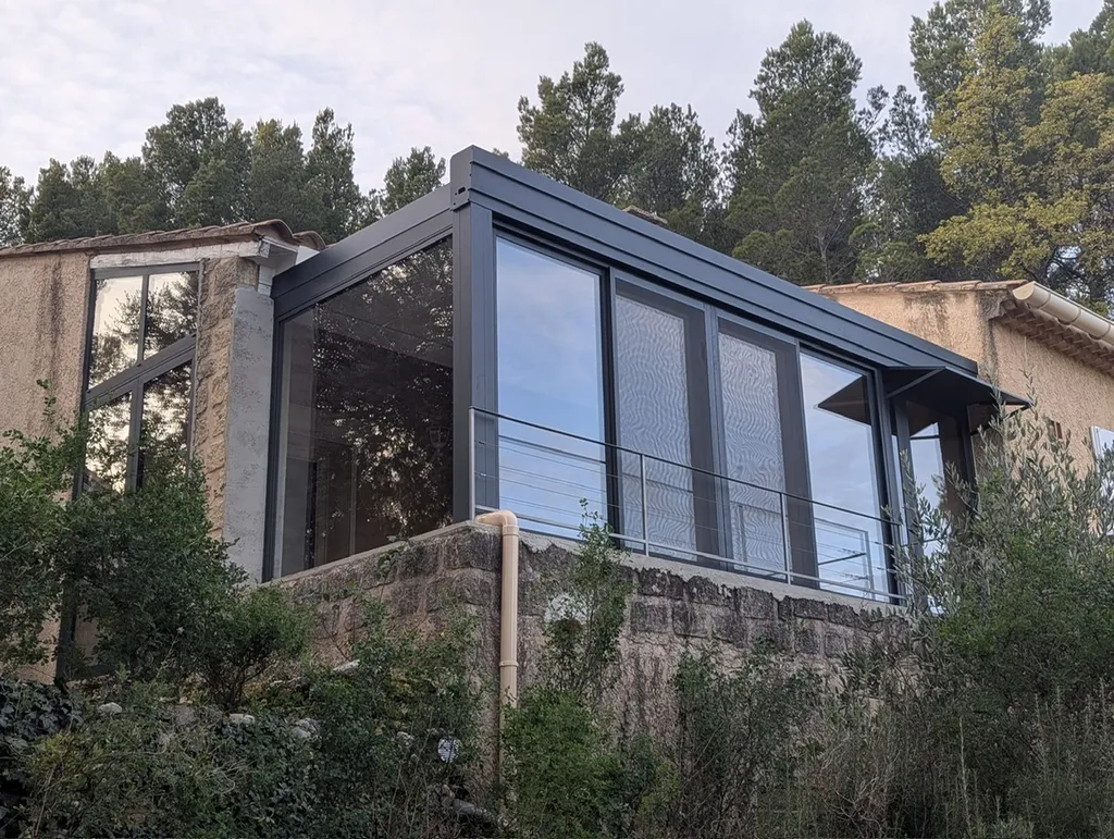 Véranda en aluminium gris texturé 7016