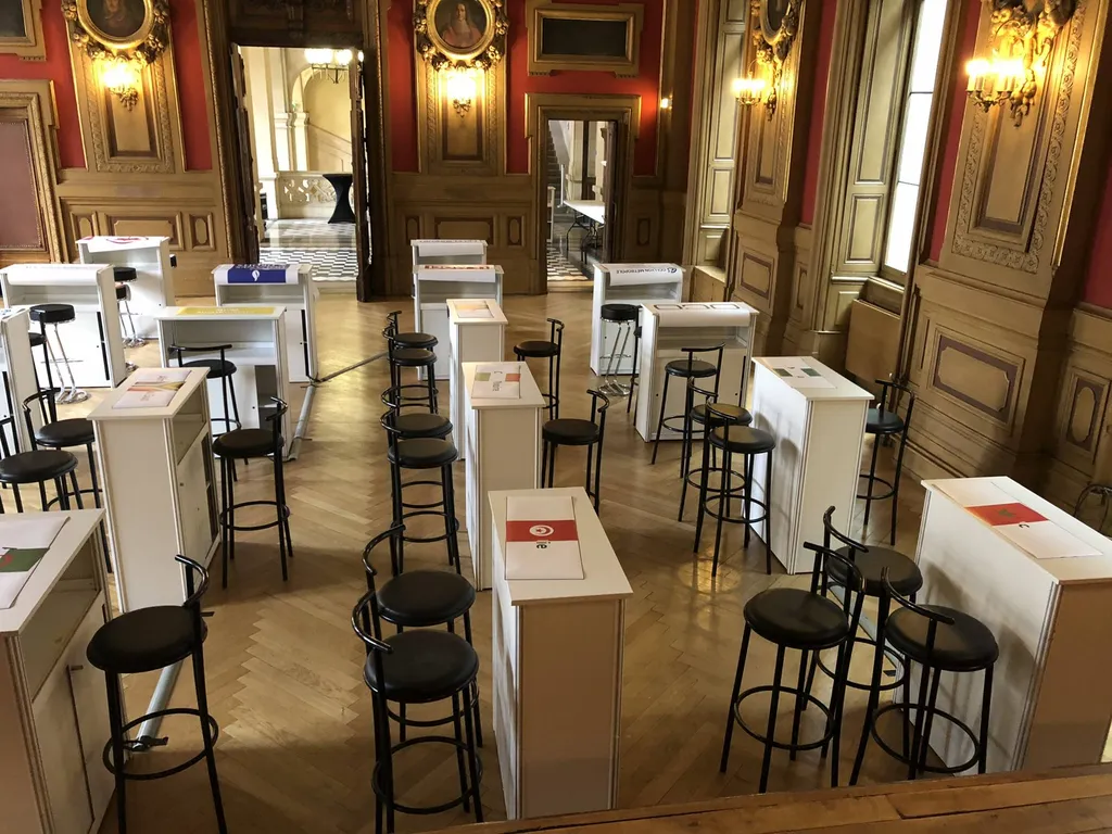 Location de tabouret de bar pour réunion à Lyon