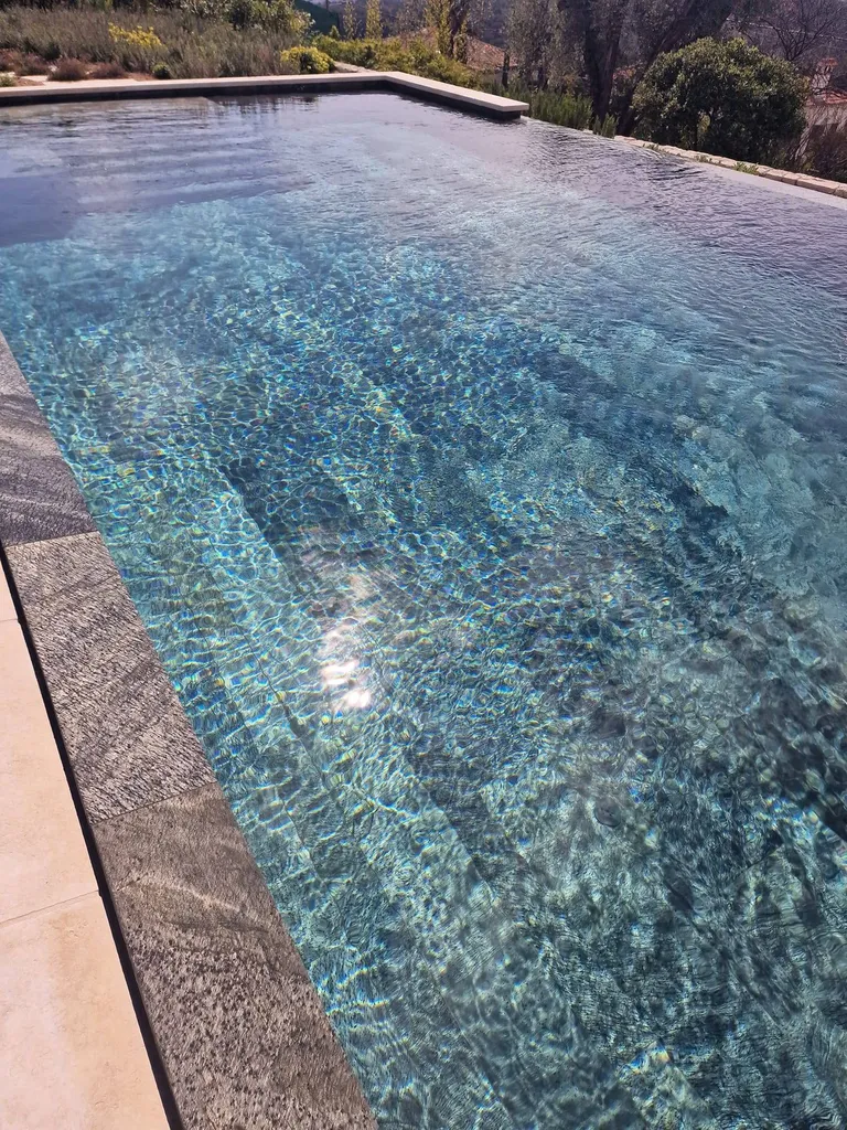 Esprit Balinais - une piscine paradisiaque