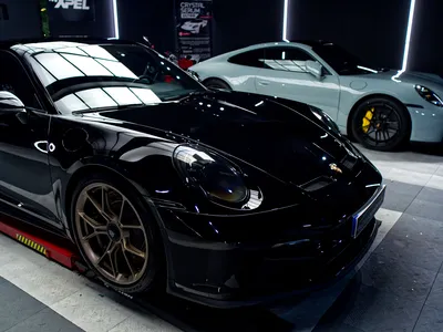 Protection carrosserie invisible sur Porsche 992 Turbo S noire.