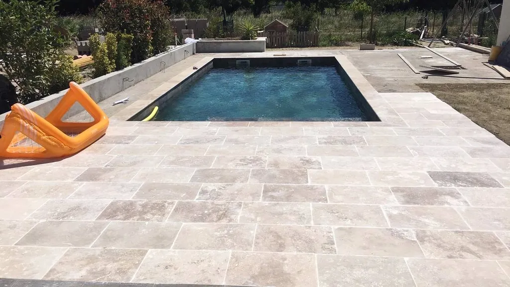 DALLAGES EXTERIEURS TRAVERTIN BEIGE SECOND CHOIX MIX 61 X 40.6 X 1.2 CM 