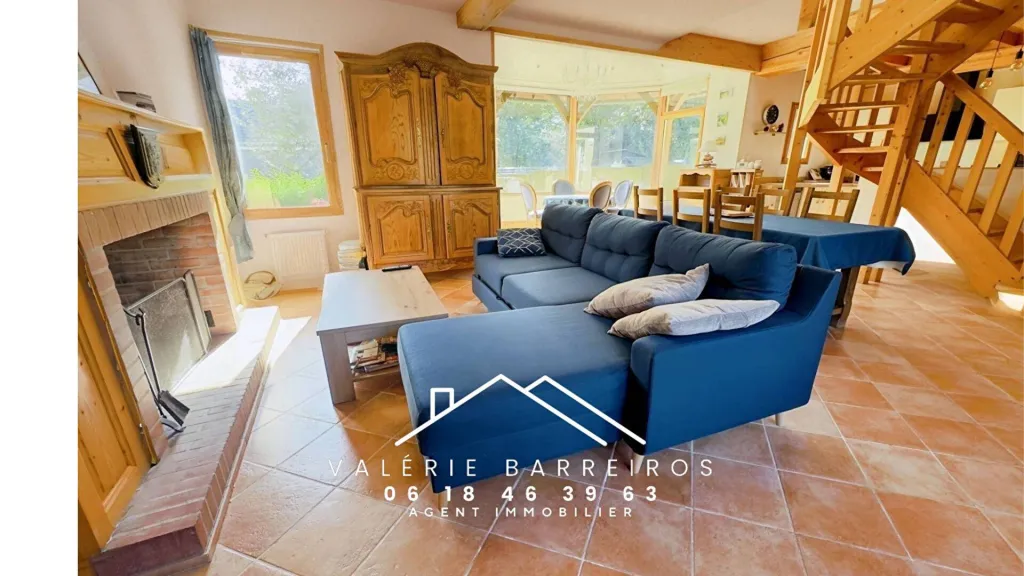 A vendre maison vivable de plain pied de 143 m² habitables édifiée sur 1496 m² de jardin commune de LA SAUSSAYE 27370