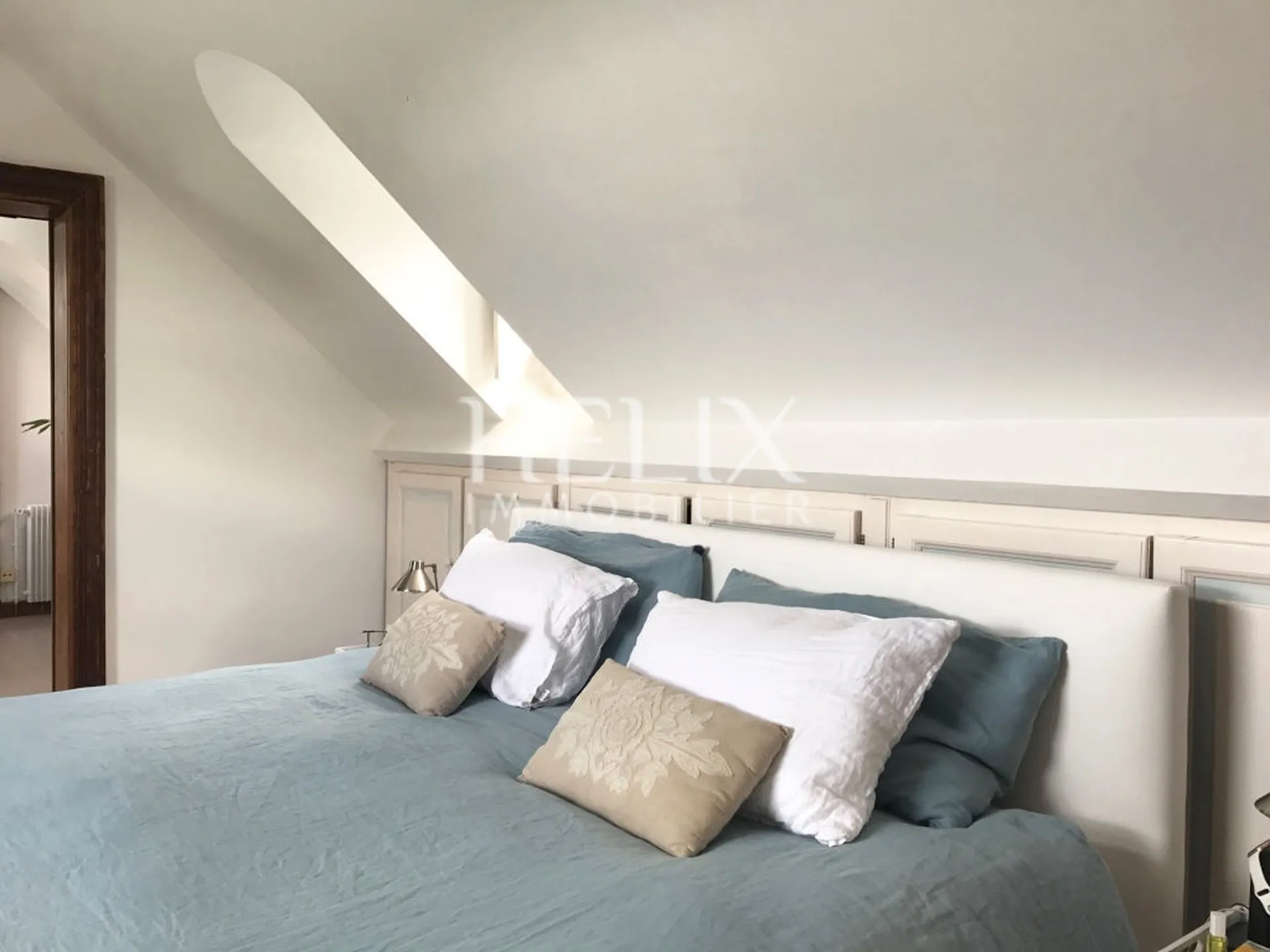 Beau duplex 190 M2 avec terrasse 50 M² à 5 mn RER A