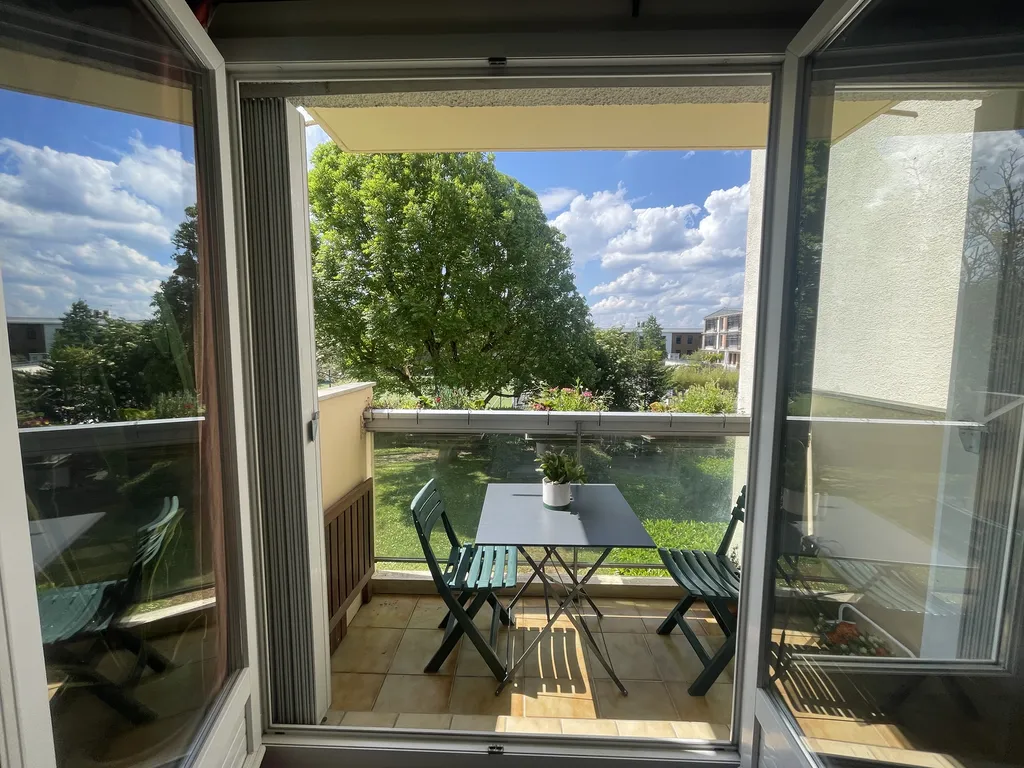 balcon plein sur appartement 3 chambres avec box à vendre à Croissy par Helix immobilier le Vésinet