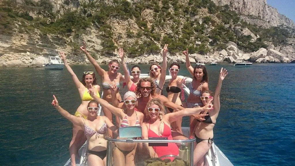 Mémorable journée en bateau pour votre enterrement de vie de jeune fille à Cassis et La Ciotat