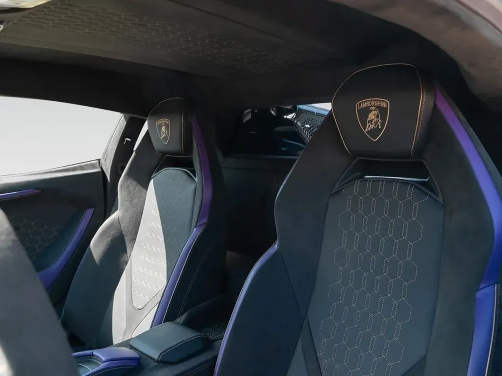 sieges-sport-lamborghini-revuelto-alcantara-violet-bordeaux