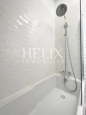 A vendre appartement esprit Loft 106 M2 surface au sol, 88,58 M2 Loi Carrez, situé au 3ème et dernier étage entièrement refait à neuf bénéficiant d'une situation privilégiée au coeur du centre ville, exceptionnel à Saint Germain en Laye.