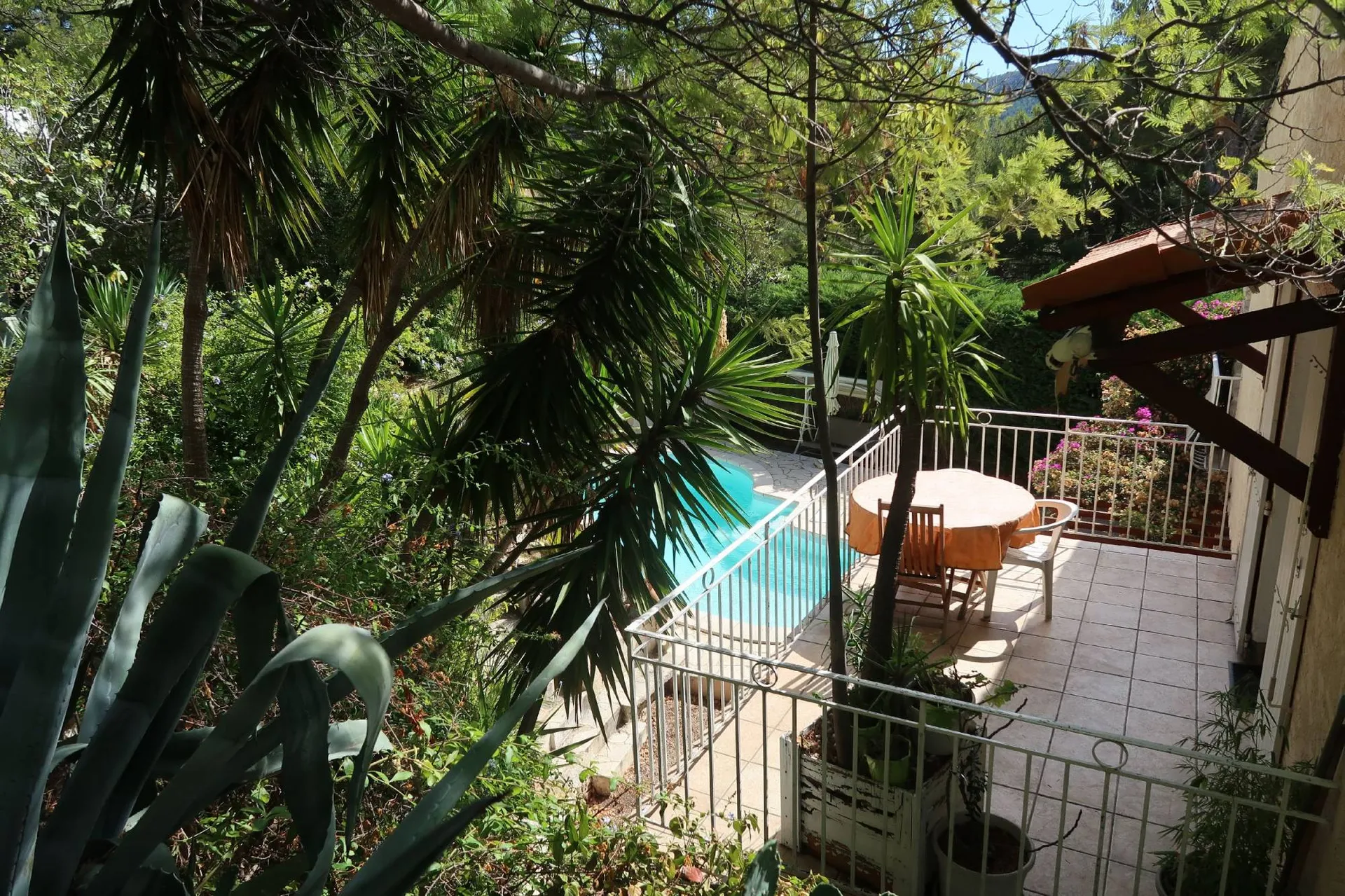 Maison Cassis à proximité immédiate du centre, avec piscine et garage 