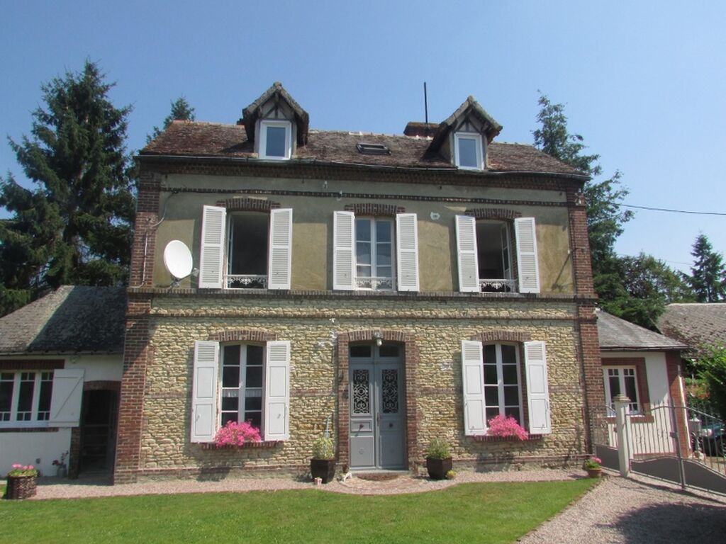 MAISON A VENDRE DANS VILLAGE AVEC COMMERCES, PROCHE LISIEUX, PAYS D'AUGE