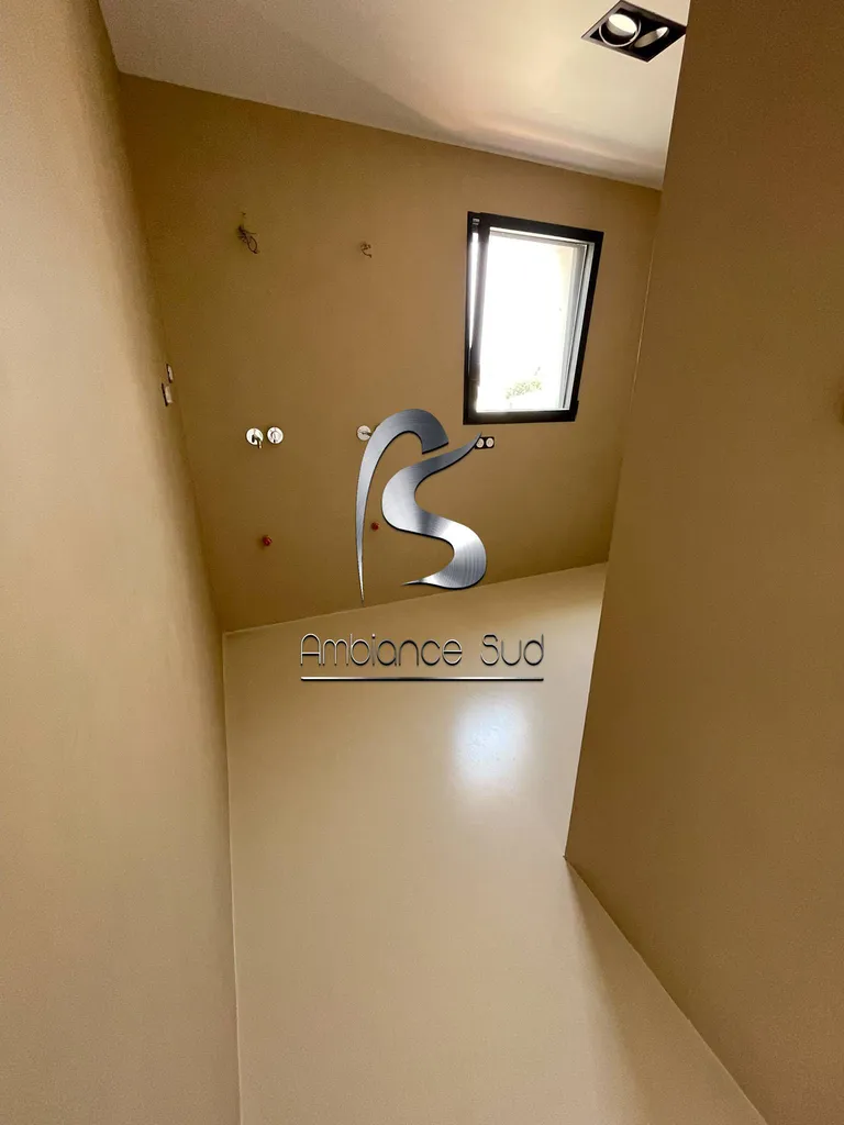 Salle de bain en béton ciré