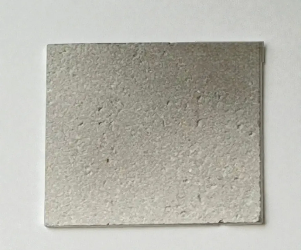 Finition sablée pierre naturelle Créa Stone offrant surface antidérapante rugueuse idéale terrasses piscines salles bains usages extérieurs intérieurs