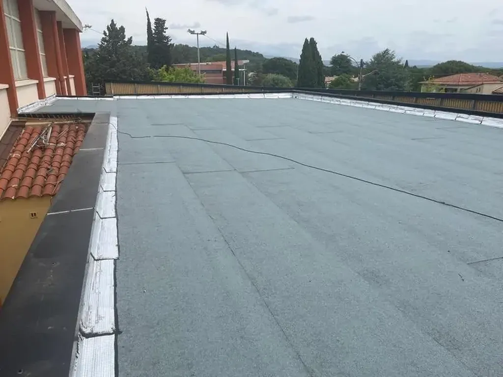 Réfection de l'étanchéité de toiture du gymnase Rebichon à Clermont-l'Hérault : Une réhabilitation technique signée IDEA HOME