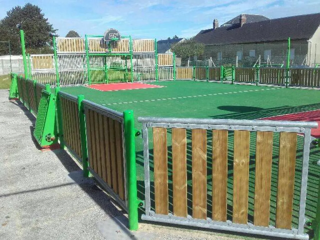 City-stade épuré en bois à Villeurbanne