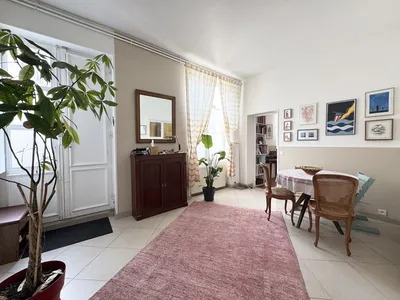 A vendre un appartement comme une maison, à quelques pas du RER A de Saint Germain en Laye, le calme absolu avec parking et jardin arboré de la copropriété.