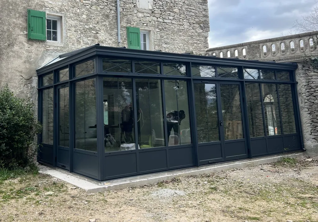 Installation d'une véranda en aluminium sur mesure proche de Montpellier, entre Ganges et Vacquières