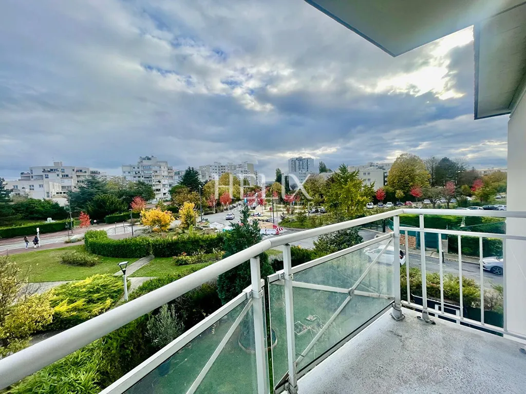 Joli Appartement  avec balcon et double parking refait à neuf