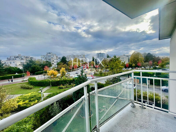 Joli Appartement  avec balcon et double parking refait à neuf