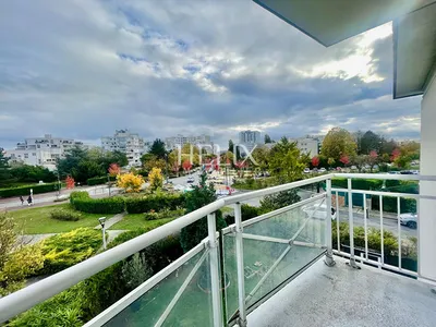 Joli Appartement  avec balcon et double parking refait à neuf