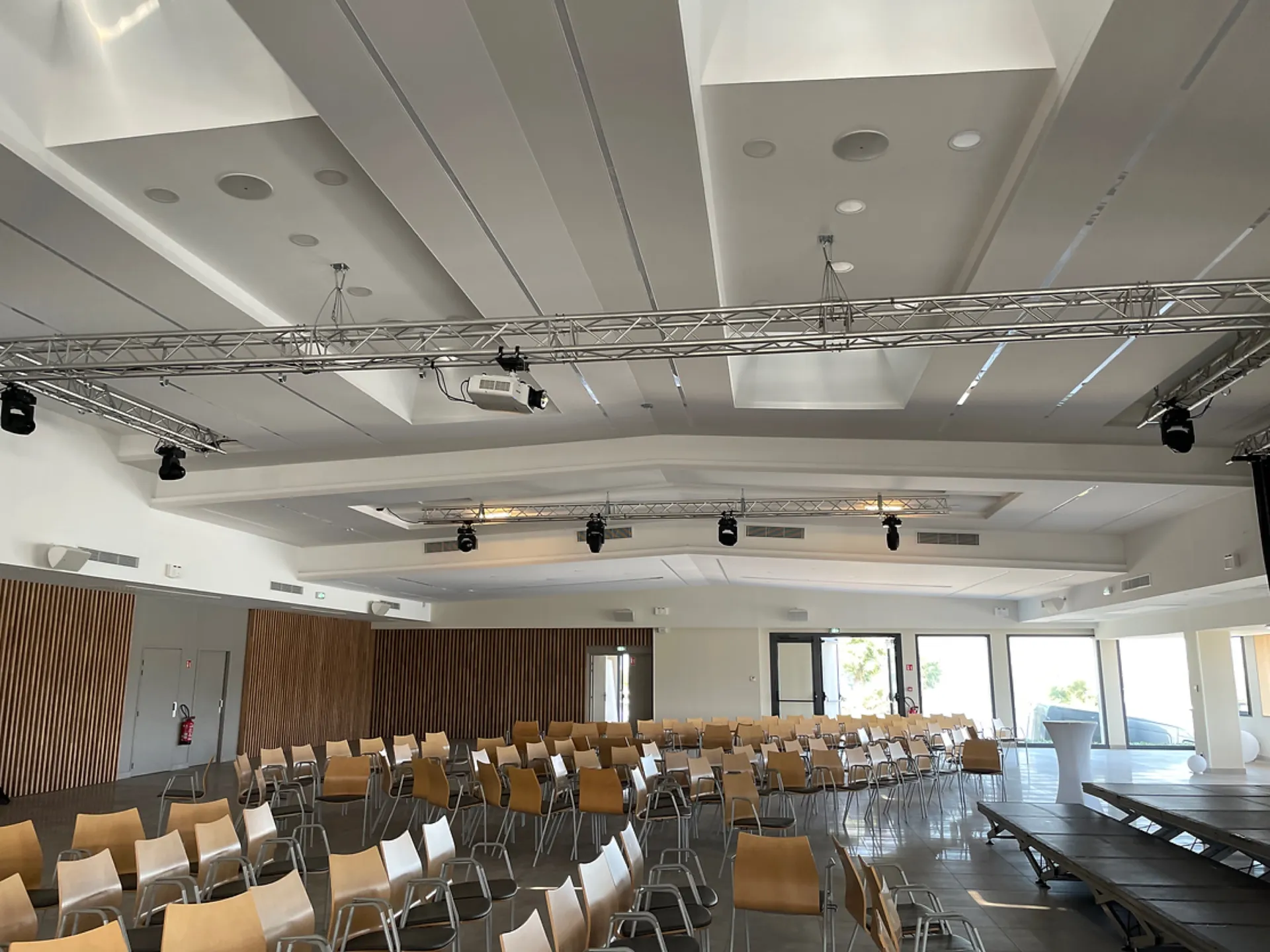 location écran cadre videoprojecteur à Aubagne dans les bouches du Rhône