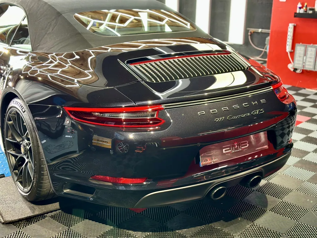 Detailing auto traitement céramique lyon protection carrosserie Porsche 911