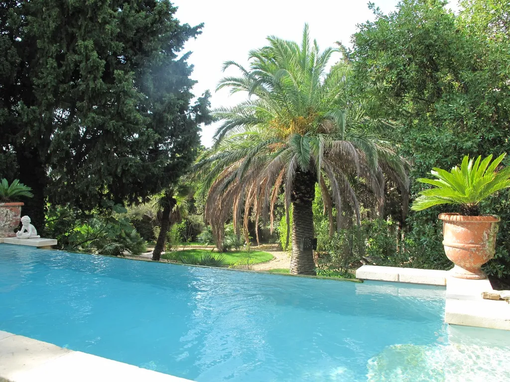 Propriété 7 Cassis absolument unique, édifiée sur 1 400 m² de parc boisé et classé au cœur du village - Coup de cœur ! 