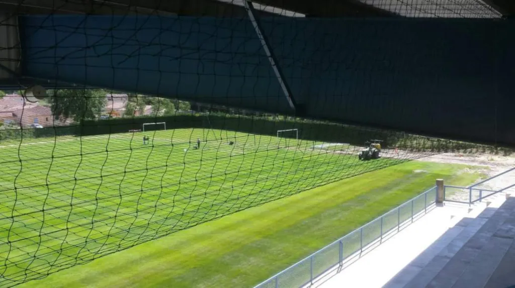 anti pigeon gradin stade football