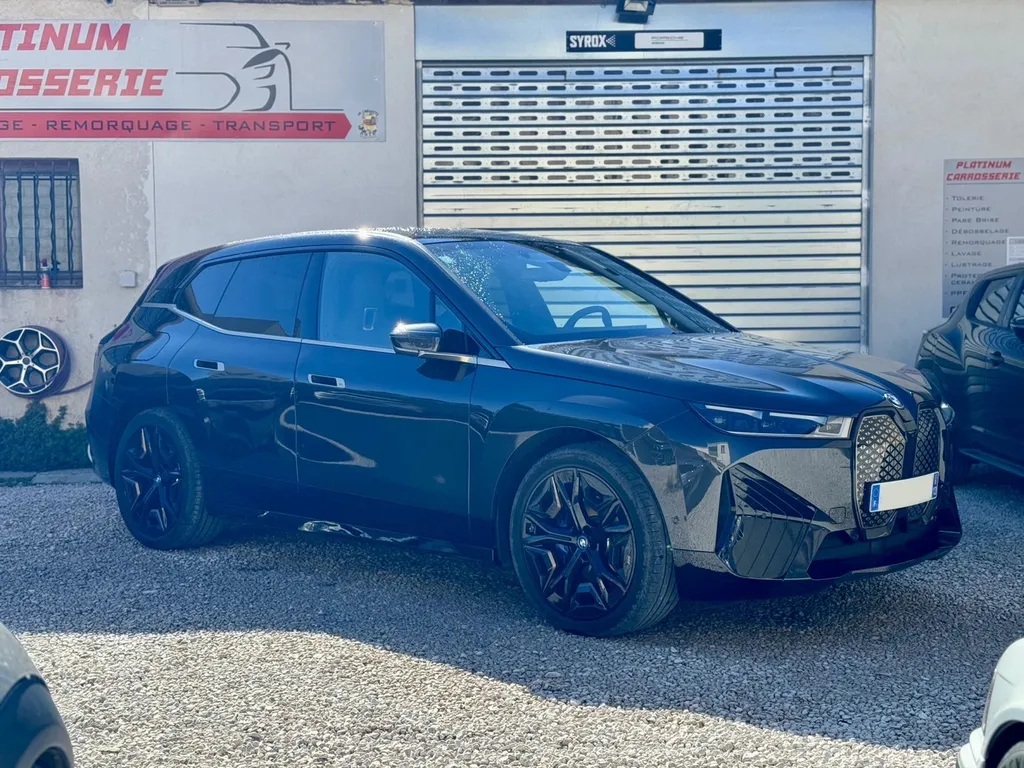 Réparation carrosserie BMW IX à Carnoux proche de Marseille