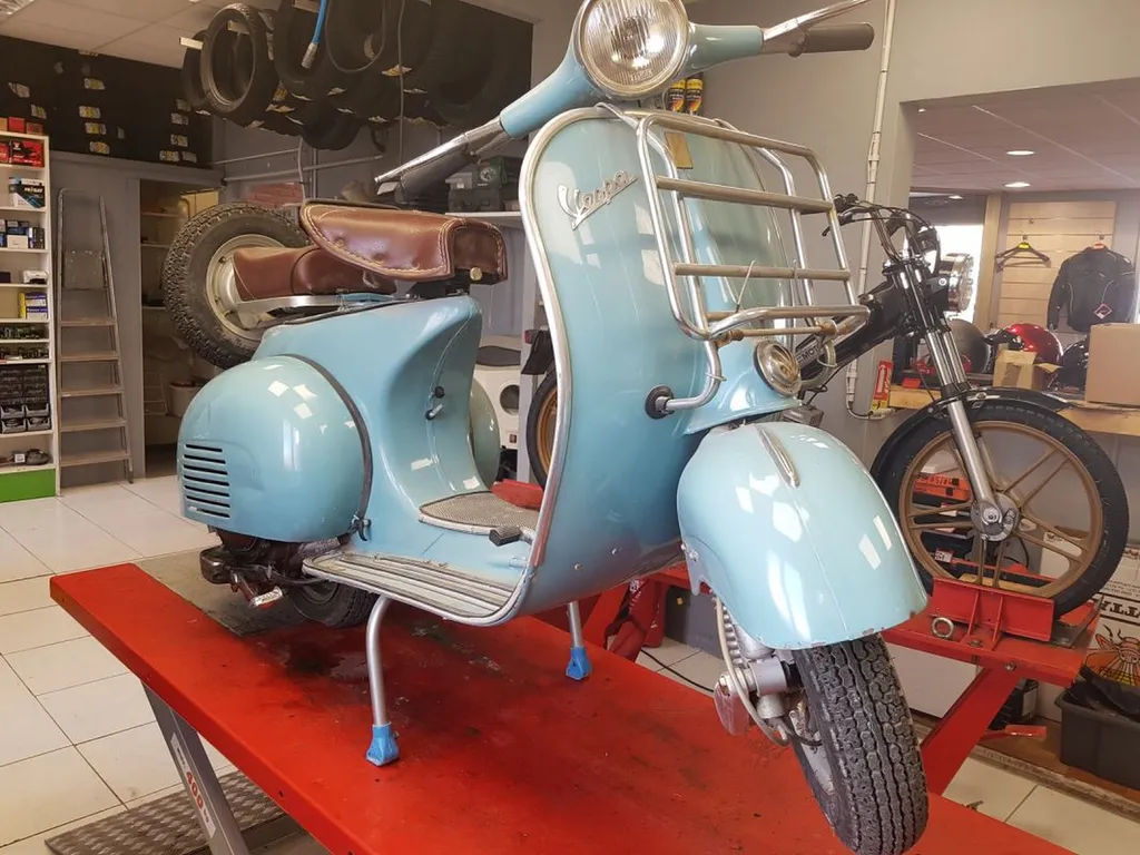 VESPA BAJAJ 125 TOULON