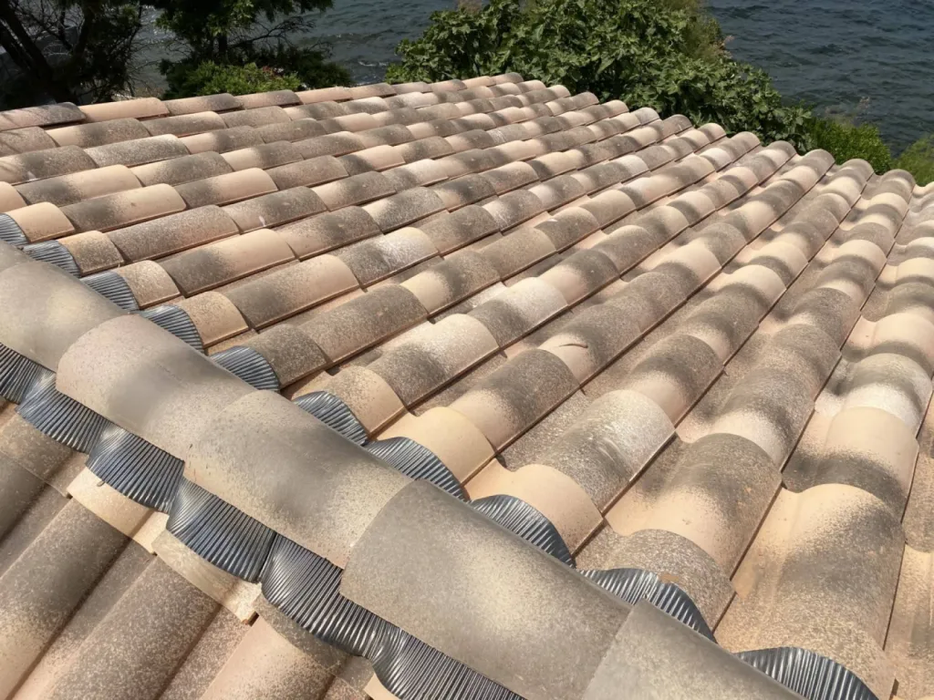 toiture tuile mecanique fini sur Saint-Mitre-les-Remparts 13920