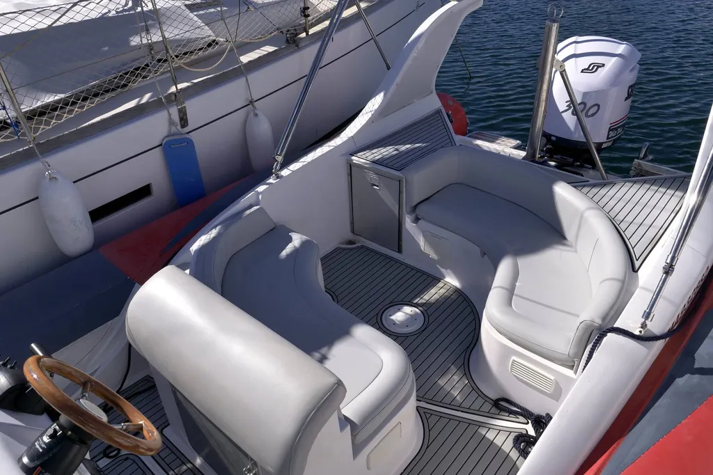 Intérieur de l'arche de Chloé, notre semi rigide