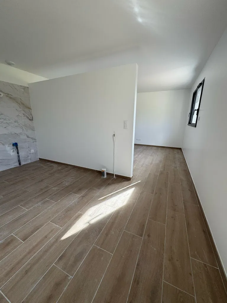 Peinture, enduit maison neuve finition veloutée avec murs de décoration près du Neubourg